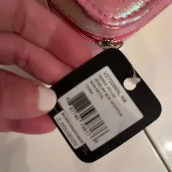 Pink Jewelry Box with Zipper Closure  -Minnie Mouse Themed ‎ (new) (w/a/x) - Picture 10 of 10